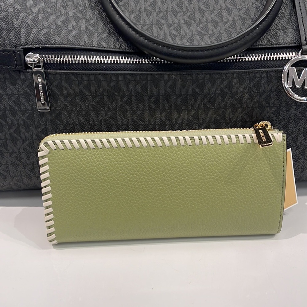 Michael Kors Jet Set Travel Large Pebble Leather Quarter-Zip Wallet
NWT - Picture 7 of 16